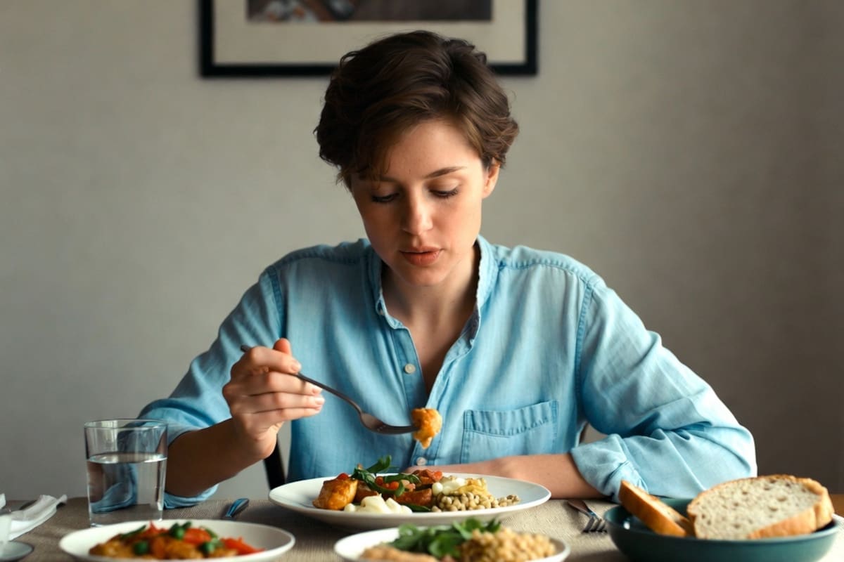 Comer sin compañía podría acelerar el envejecimiento