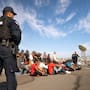 Guardia Costera rescata a 37 migrantes tras quedar a la deriva frente a California