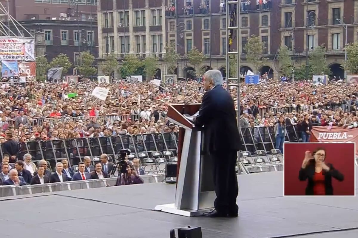 Continúa festejo en el Zócalo