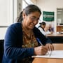 Recuperar un ingreso fijo después de los 60 años es el objetivo del programa permanente del INAPAM que vincula a personas adultas mayores con vacantes de empleo formal para asegurar derechos laborales y prestaciones mediante un registro presencial abierto todo el año