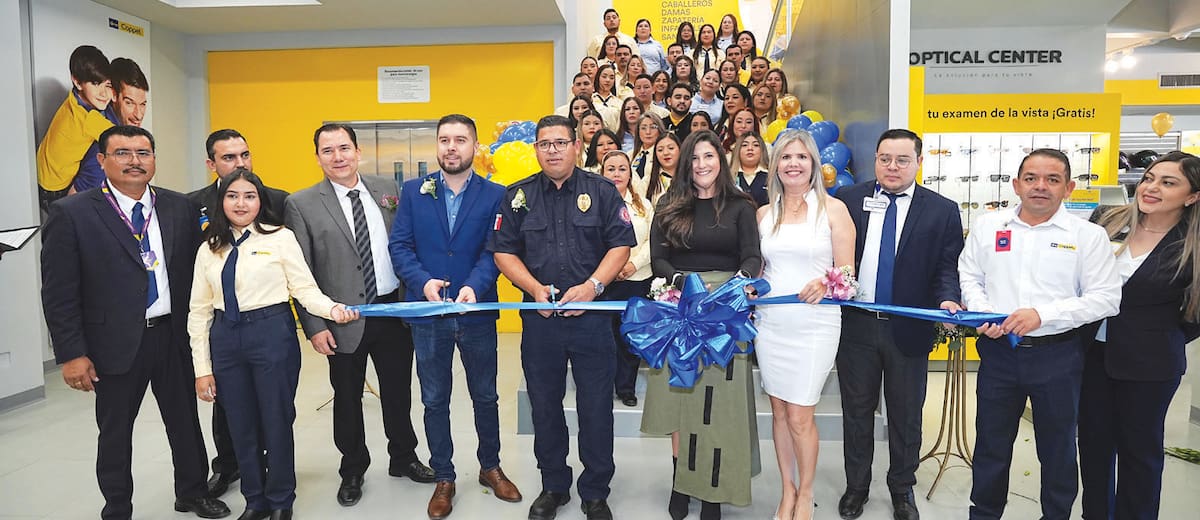 Antonio Yocupicio, Mario Higuera, Luis Enrique Cantú, Jesús Edmundo Valdez, Diana Bernal, Patricia Verduzco, Leonel Lara y Ana Flores estuvieron
en el tradicional corte de listón.