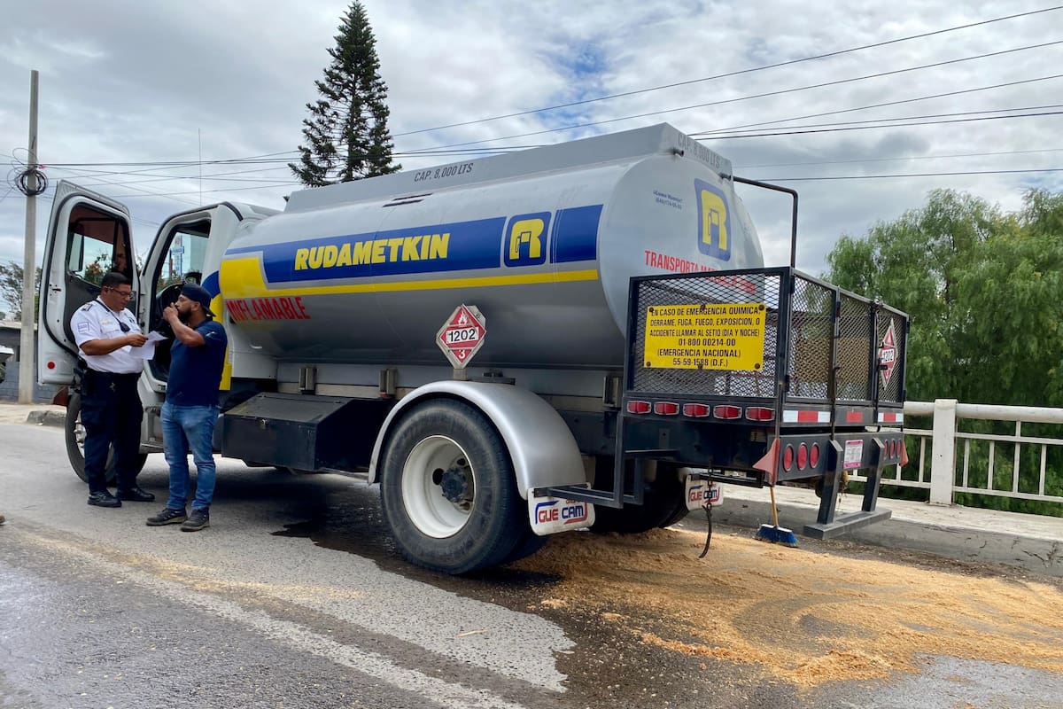 Aprueban revisar pipas de combustible en Ensenada