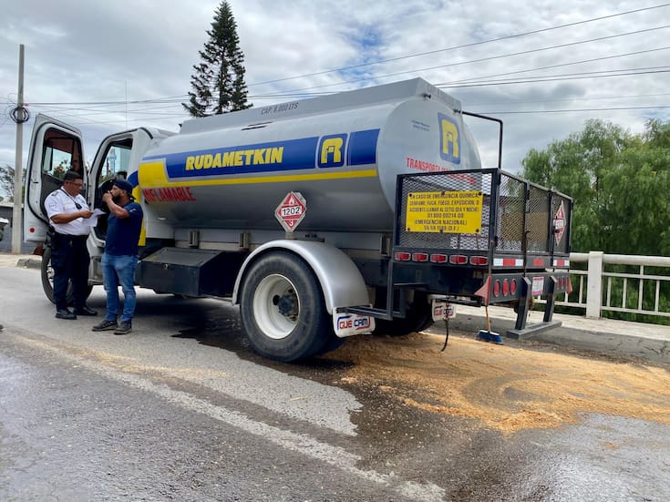 Aprueban revisar pipas de combustible en Ensenada