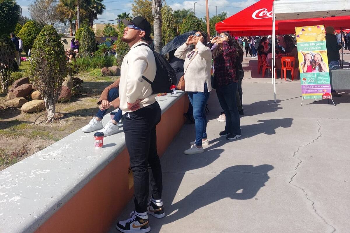 Cautiva eclipse solar a tijuanenses
