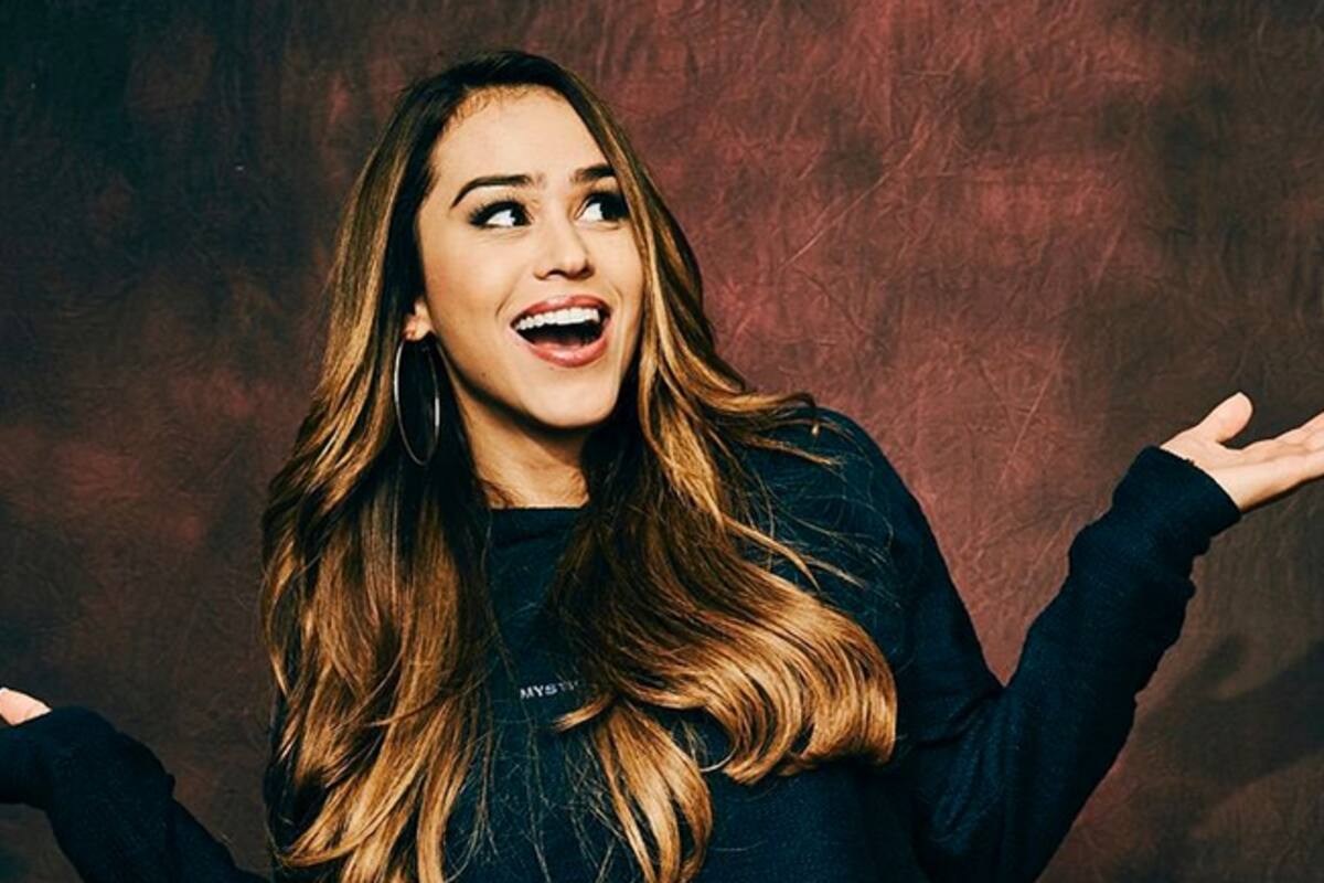 Yanet García muestra cómo le masajean los glúteos para eliminar la celulitis