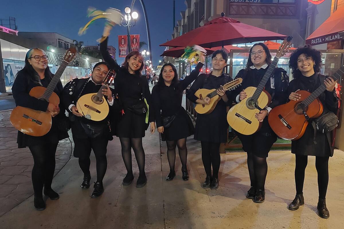Piden estudiantes de UABC apoyo para concursar en certamen de Tunas