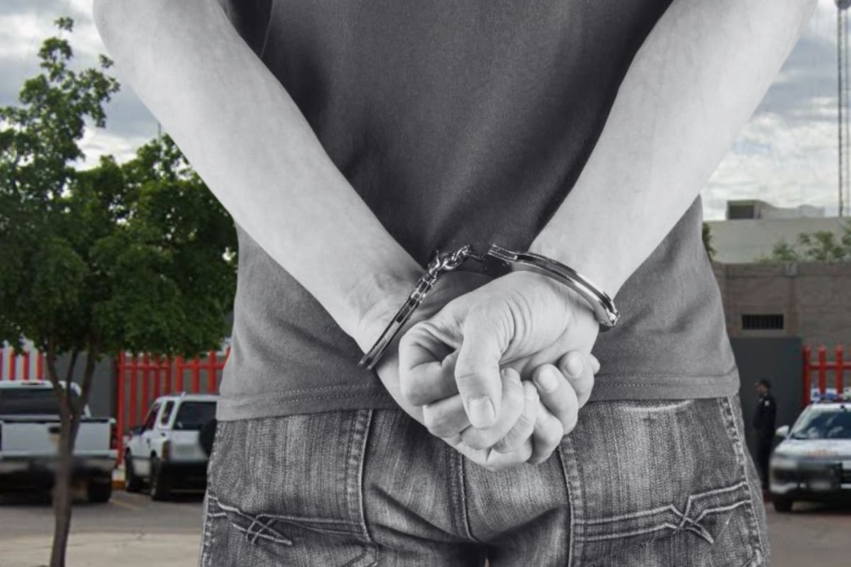 Huye esposado de donde lo tenían cautivo, se sube a un camión urbano y logra llegar a la Policía para denunciar; hay dos detenidos