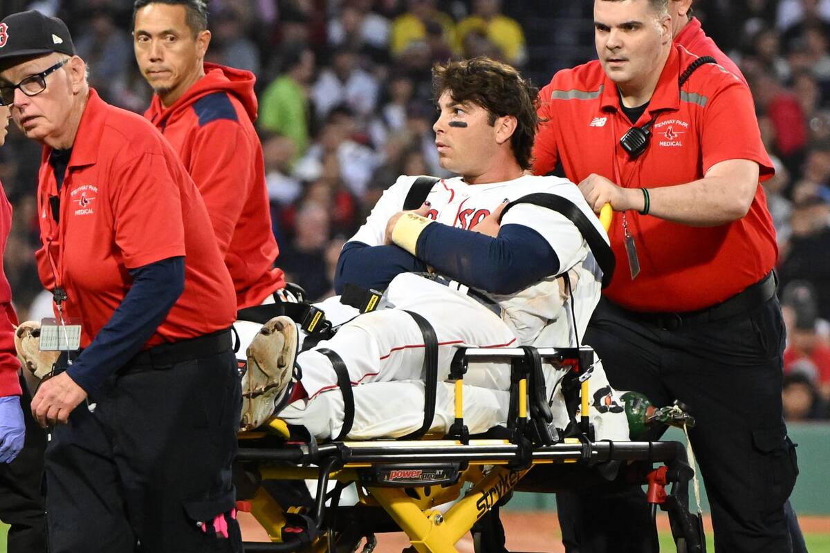 Tristan Casas de los Red Sox sale del juego en camilla tras aparente lesión de rodilla