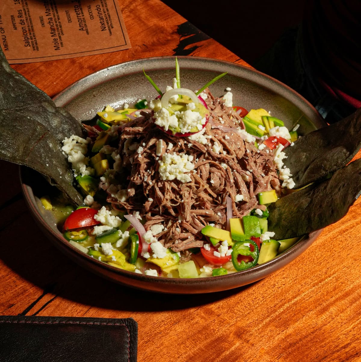 El menú tiene platillos típicos mexicanos como el salpicón.