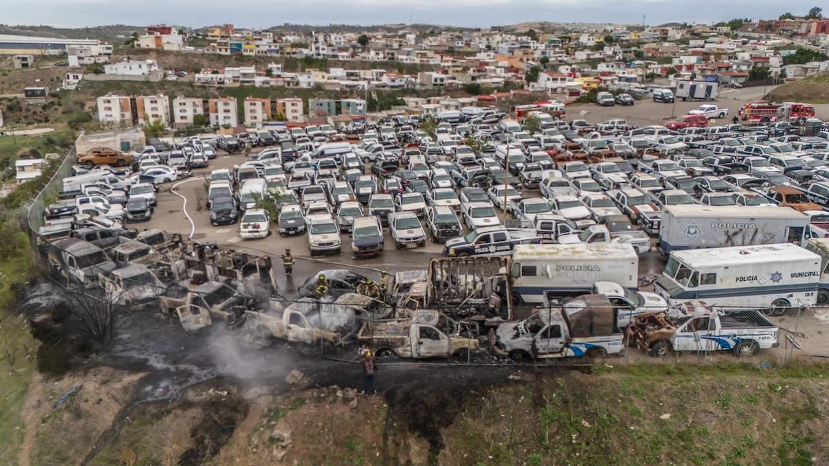 Bomberos logro controlar un incendio registrado la tarde de este 30 de diciembre en un yonque ubicado en la colonia Vista Bella. Foto: Border Zoom