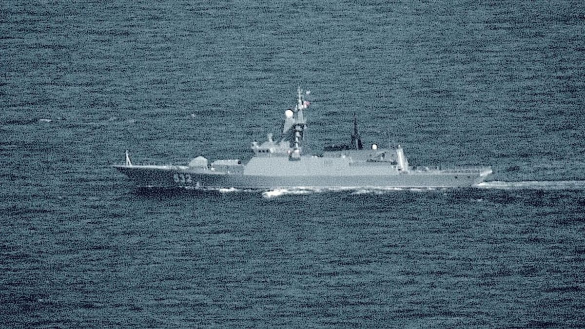 La Armada española desplegó vigilancia naval tras detectar al destructor ruso Severomorsk y un convoy militar atravesando el estrecho de Gibraltar y el litoral gallego, según el Estado Mayor de la Defensa