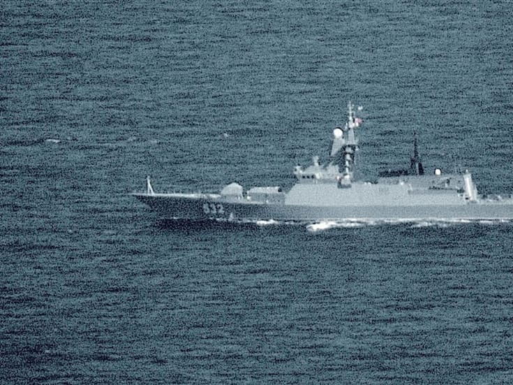 La Armada española desplegó vigilancia naval tras detectar al destructor ruso Severomorsk y un convoy militar atravesando el estrecho de Gibraltar y el litoral gallego, según el Estado Mayor de la Defensa
