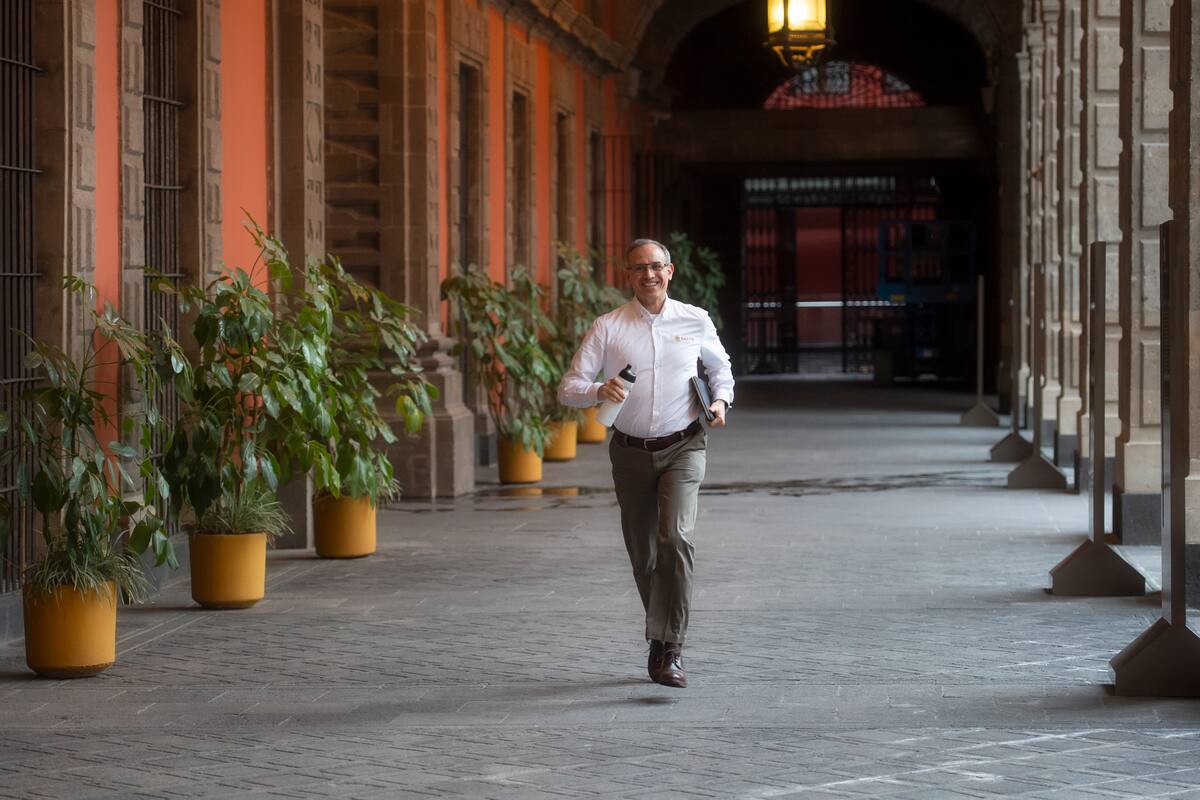 Hugo López Gatell regresa a Palacio Nacional, con un sueldazo de 125 mil pesos mensuales