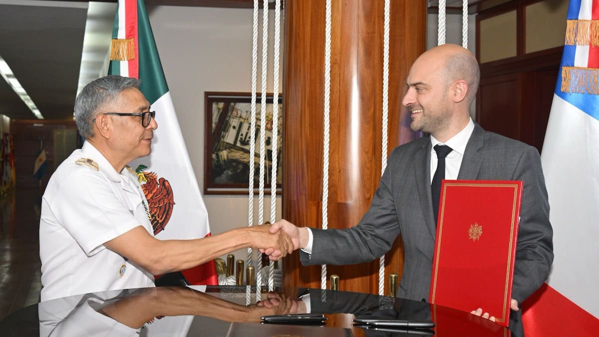 México y Francia refuerzan cooperación y firman carta de intención para combatir narcotráfico, controlar precursores químicos e intercambiar inteligencia en aduanas marítimas, durante la visita del presidente Emmanuel Macron