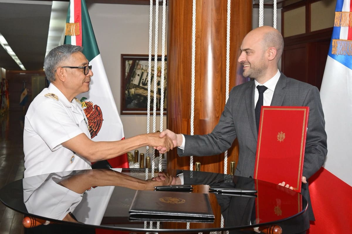 México y Francia refuerzan cooperación y firman carta de intención para combatir narcotráfico, controlar precursores químicos e intercambiar inteligencia en aduanas marítimas, durante la visita del presidente Emmanuel Macron