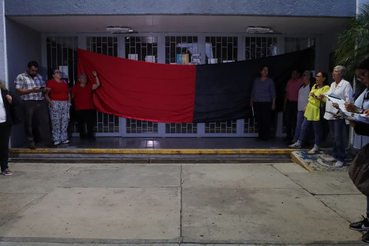 Estalla huelga en la Universidad Michoacana; trabajadores rechazan propuesta de rectoría y cierran instalaciones