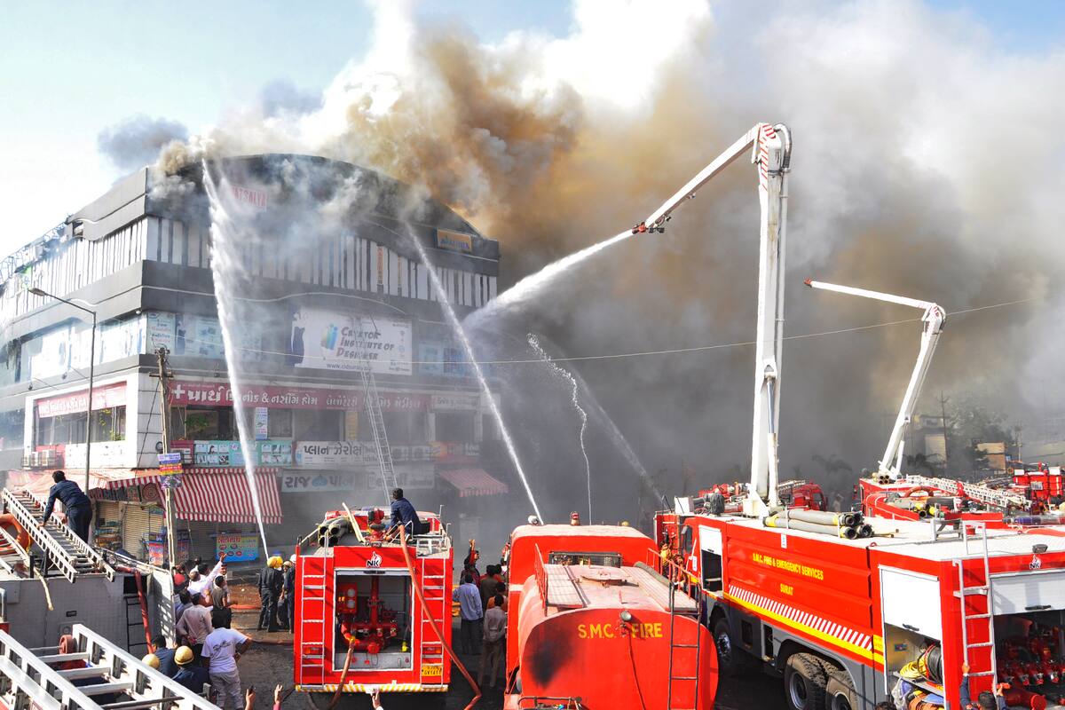 Mueren 19 estudiantes en incendio en la India