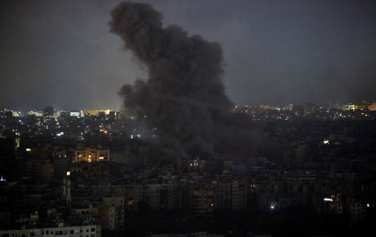 El humo se eleva después de un ataque israelí en Beirut, Líbano, el 6 de noviembre de 2024. EFE/EPA/Wael Hamzeh
