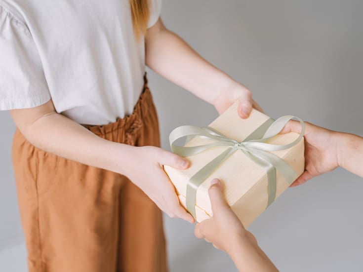 Regalar de segunda mano: por qué más personas lo eligen y qué dice la ciencia del consumo