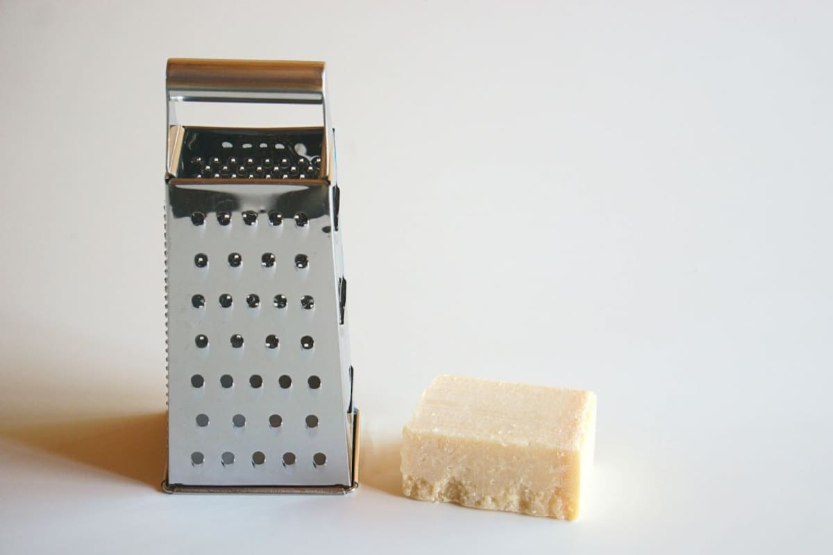 Antes de tirar tu viejo rallador de queso, conoce 5 formas de reutilizarlo en casa y convertirlo en objetos decorativos o funcionales con bajo presupuesto