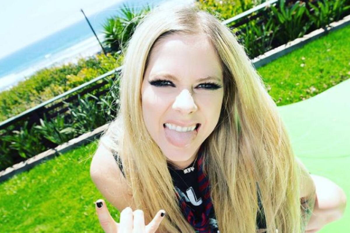 Avril Lavigne impactó a fanáticos con su apariencia en su primer Tik Tok recreando “Sk8ter boi”
