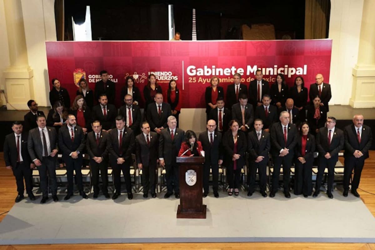 Presenta Norma Bustamante a los miembros del gabinete del 25.º Ayuntamiento