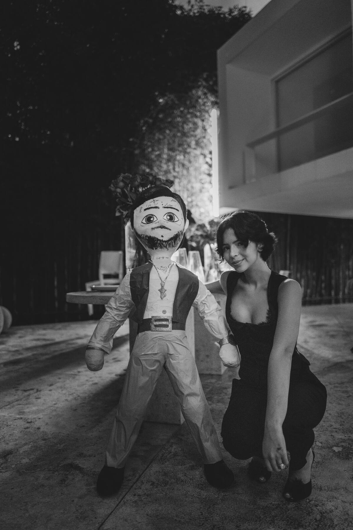 Ángela sorprende con piñata de Christian Nodal | Foto: Canal de difusión Ángela Aguilar