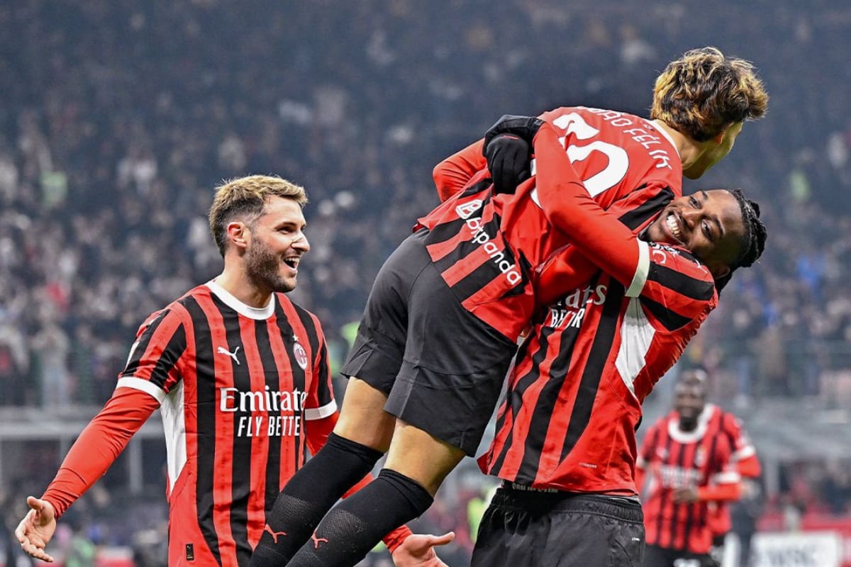 Santiago Giménez debuta con el AC Milan y se estrena con una asistencia en la Copa Italia