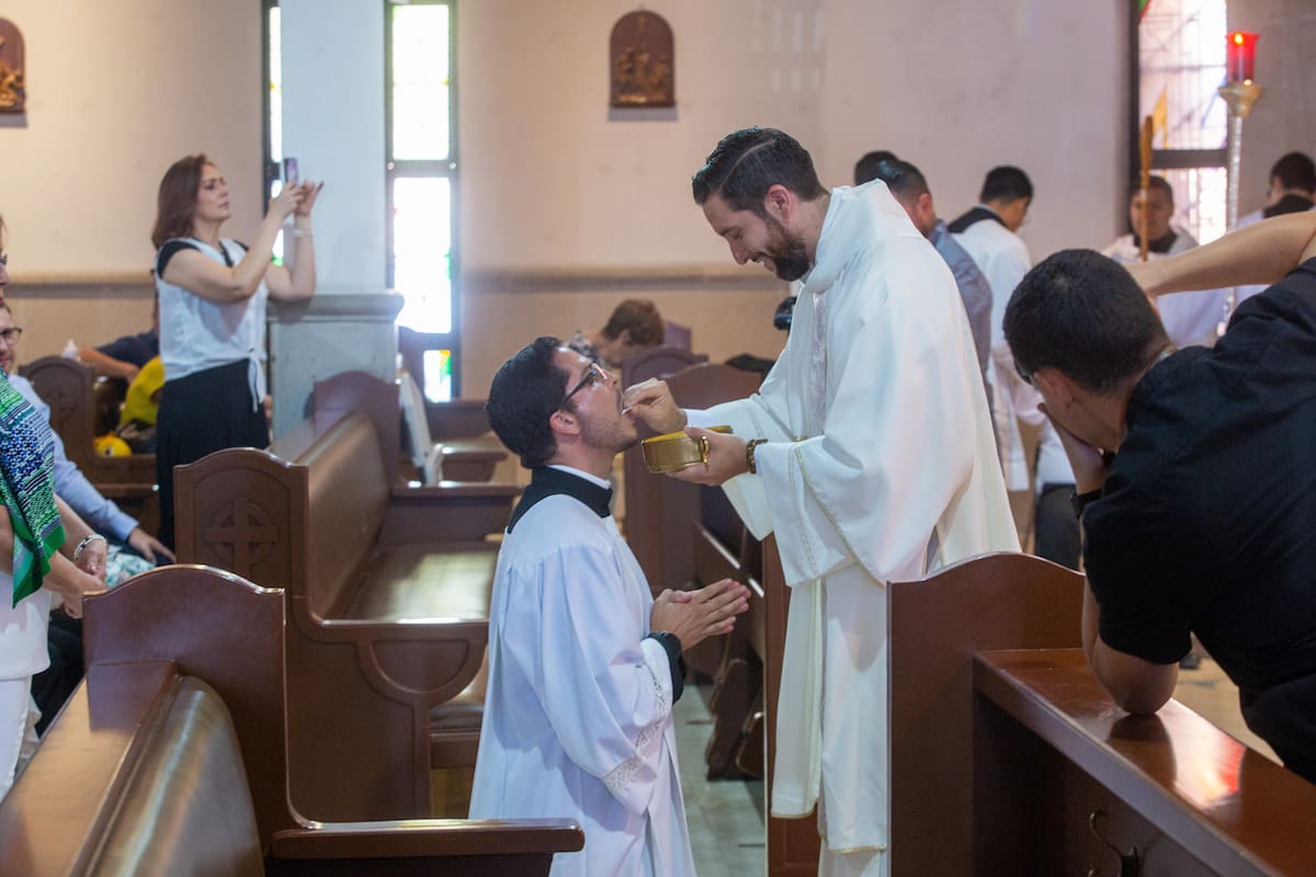 Esperan ordenar a 10 nuevos sacerdotes en Hermosillo