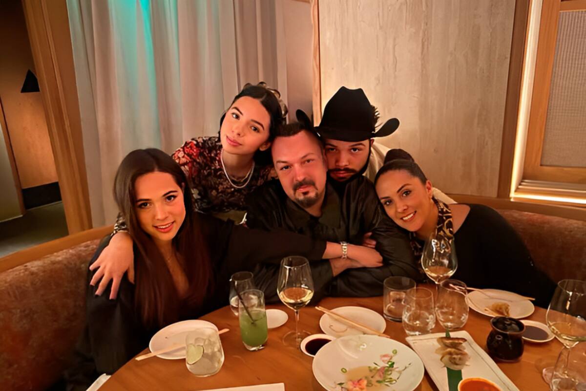 Pepe Aguilar enfrenta críticas por la ausencia de su hijo Emiliano en foto familiar