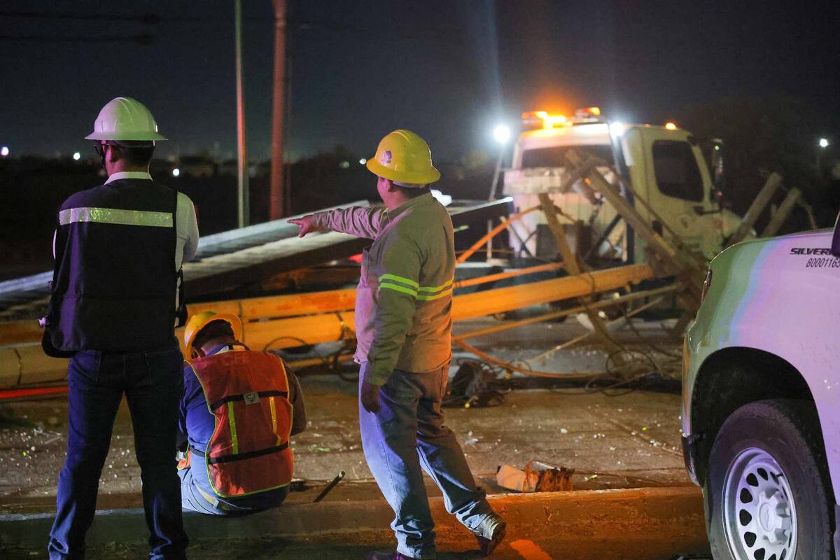 Choque contra poste deja lesionados y sin luz a varias personas