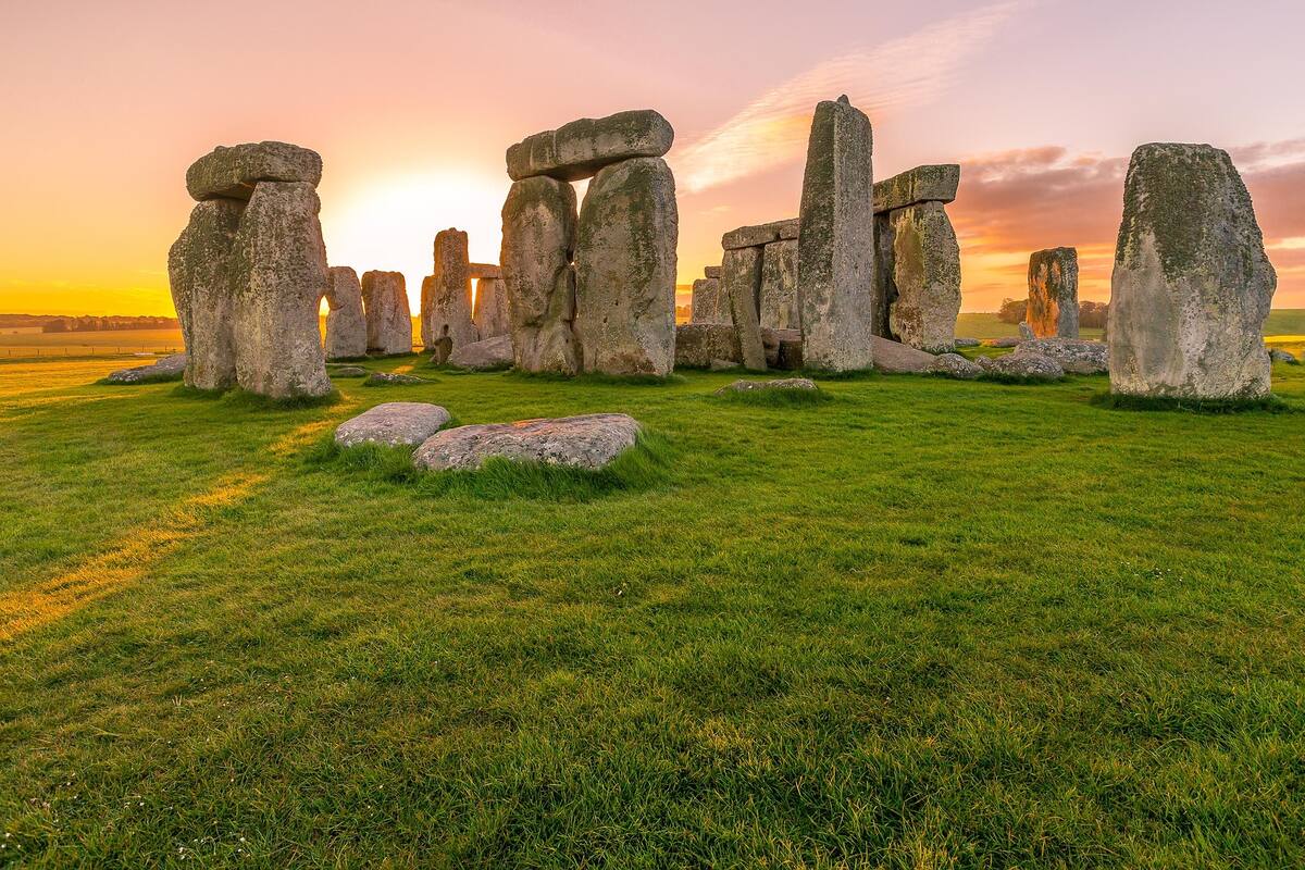 Encuentran tumbas prehistóricas y extraños objetos en el lugar por el que pasará el túnel de Stonehenge
