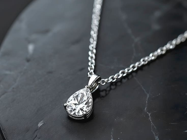 Cómo limpiar joyería de plata de forma segura en casa: métodos efectivos, errores comunes y consejos prácticos para conservar su brillo por más tiempo