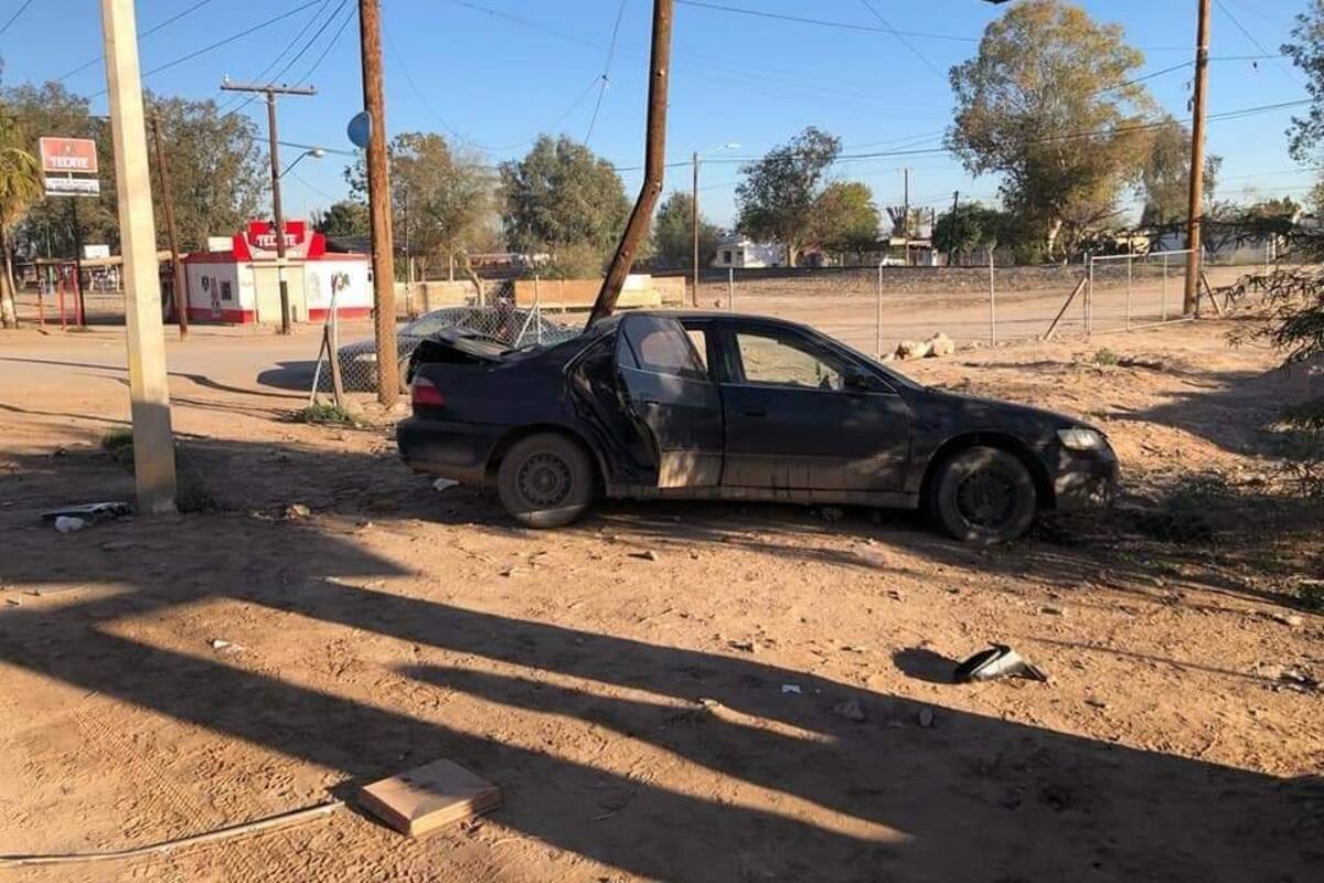 Camioneta invade carril y provoca choque en el valle