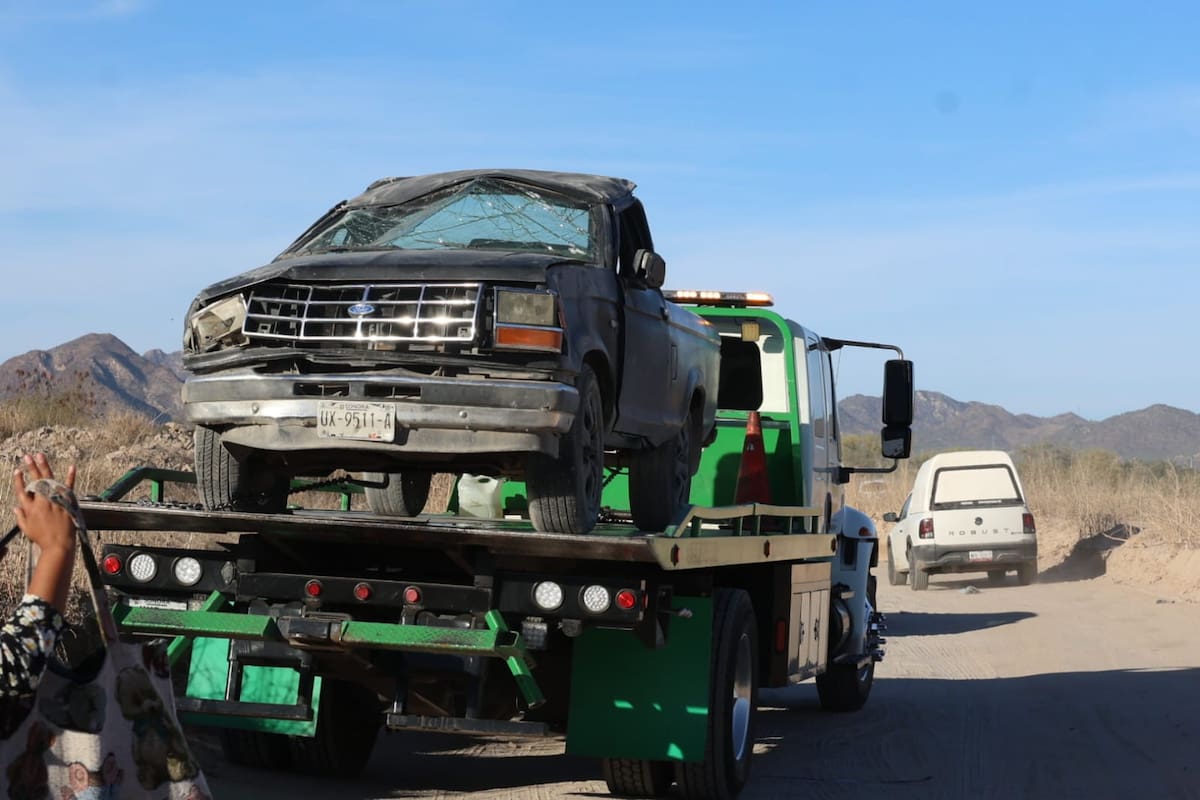 Localizan vehículo chocado en estado de abandono al Norte de Hermosillo
