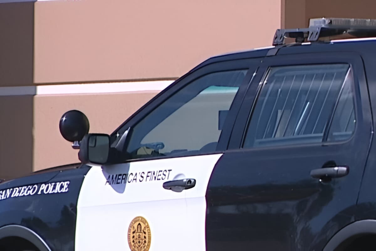 Asaltan tienda de ropa en centro comercial de San Diego