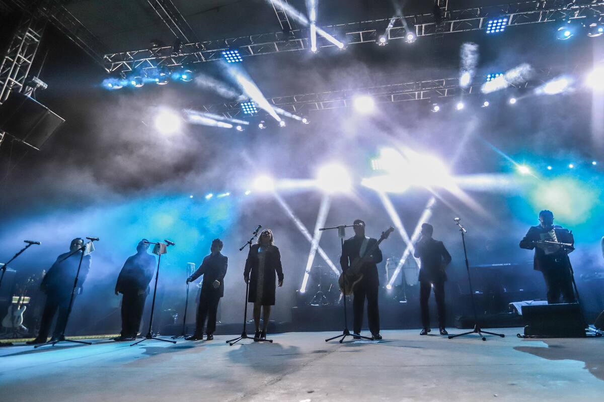 Ángeles Azules invaden de cumbia y sabor el Teatro del Pueblo