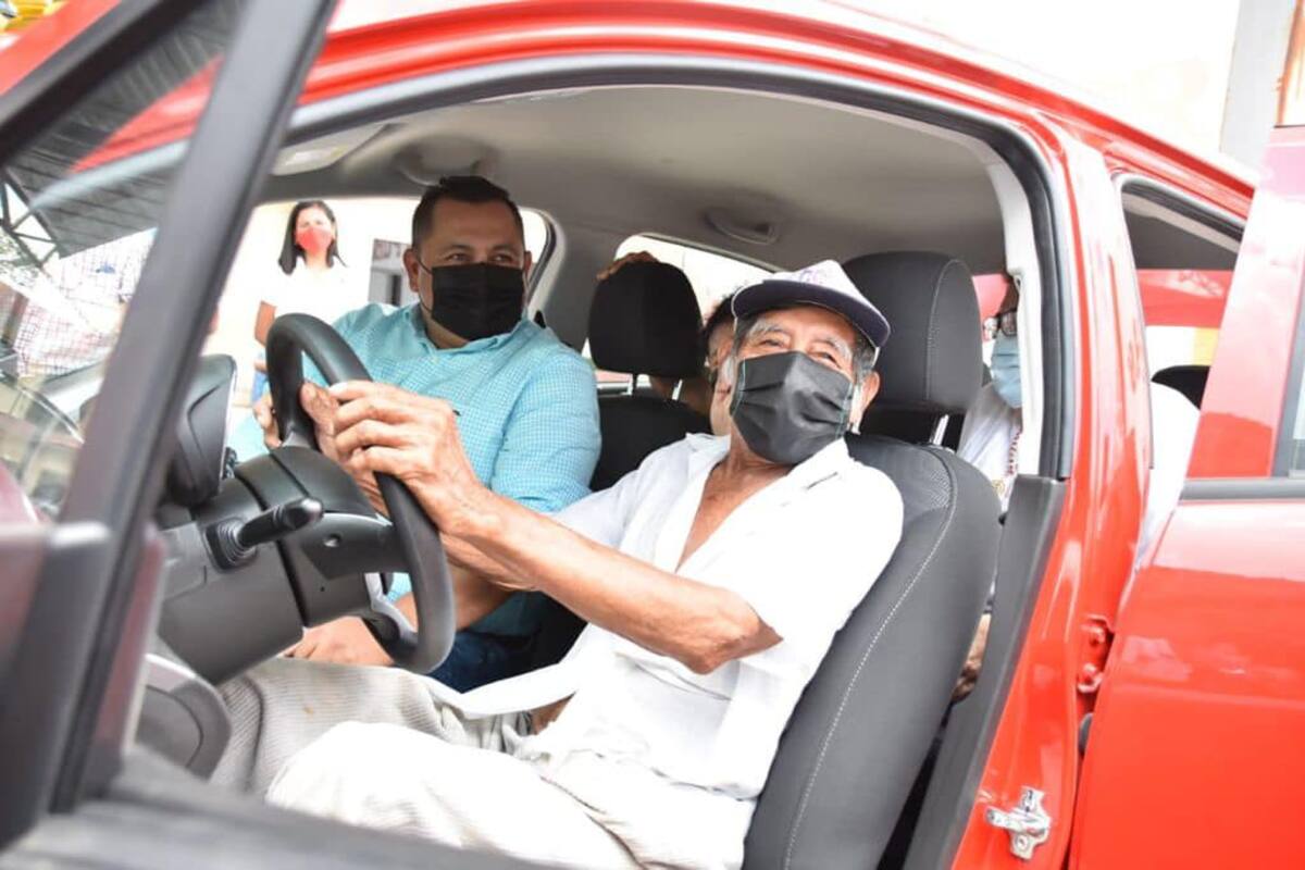 El sacrificio de don Nicasio para pagar su predial es recompensado con un coche del año