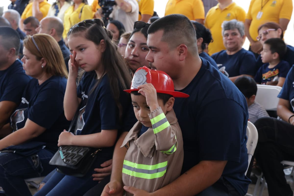 Honran memoria de Melisa Galván en el Día del Bombero
