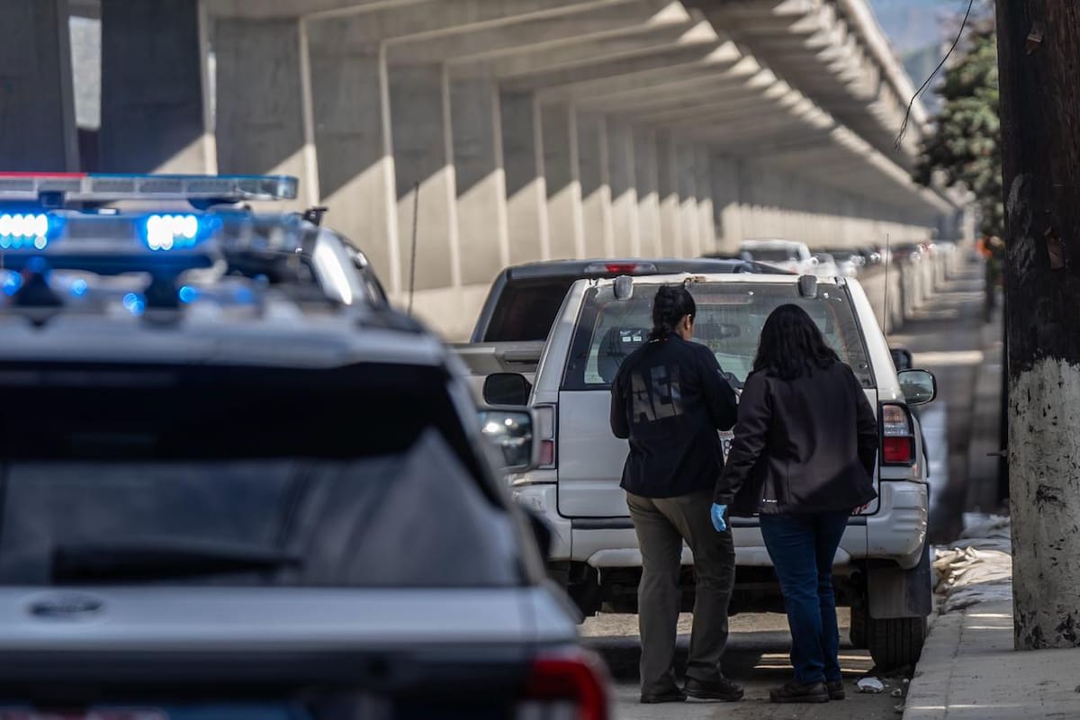 Encuentran cuerpo dentro de camioneta robada en la Avenida Internacional