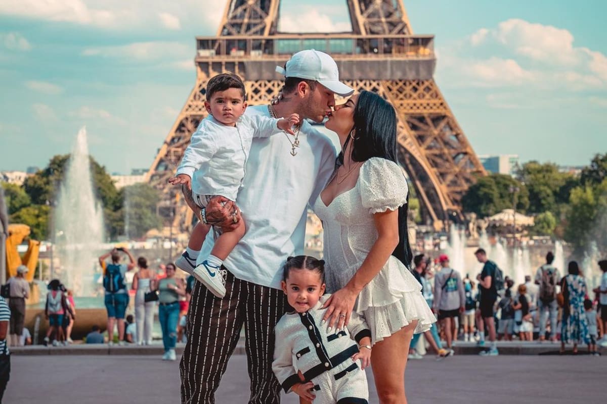 Kimberly Loaiza de vacaciones por París