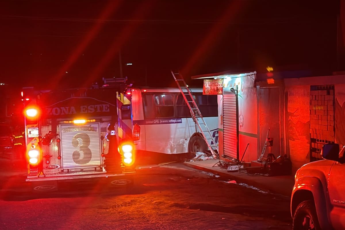Rescata bomberos cuerpo de niña atropellada en Villa del Campo