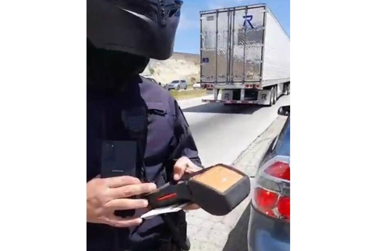 Suspenden a dos agentes de Rosarito por abuso policiaco en retén