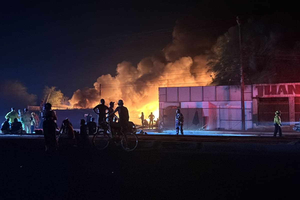 Incendio consume recicladora en Huertas de la Progreso