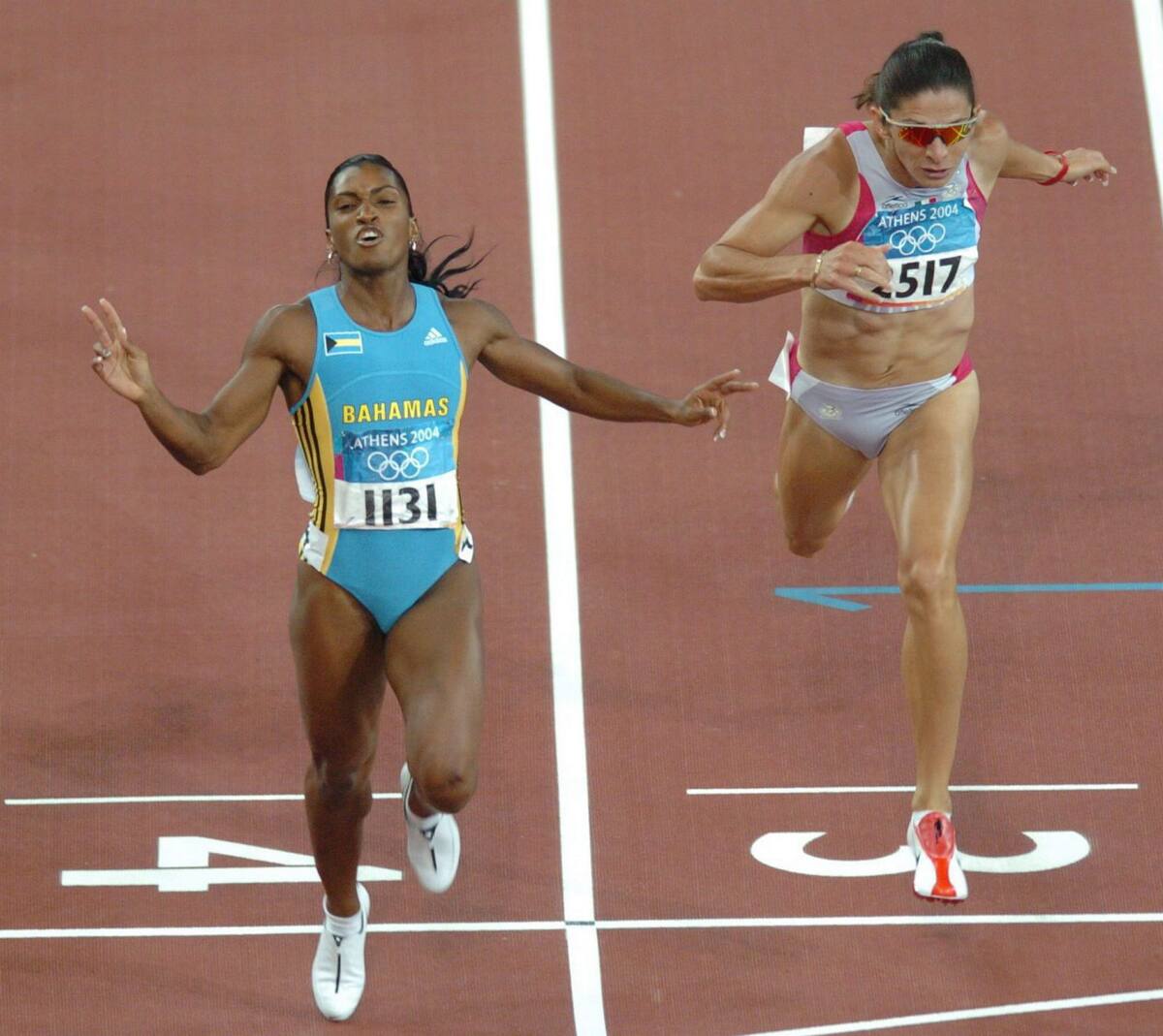 Ana Gabriela Guevara, una de las grandes favoritas para el oro en los 400 metros en Atenas 2004, tuvo que conformarse con la medalla de plata. Foto: EFE