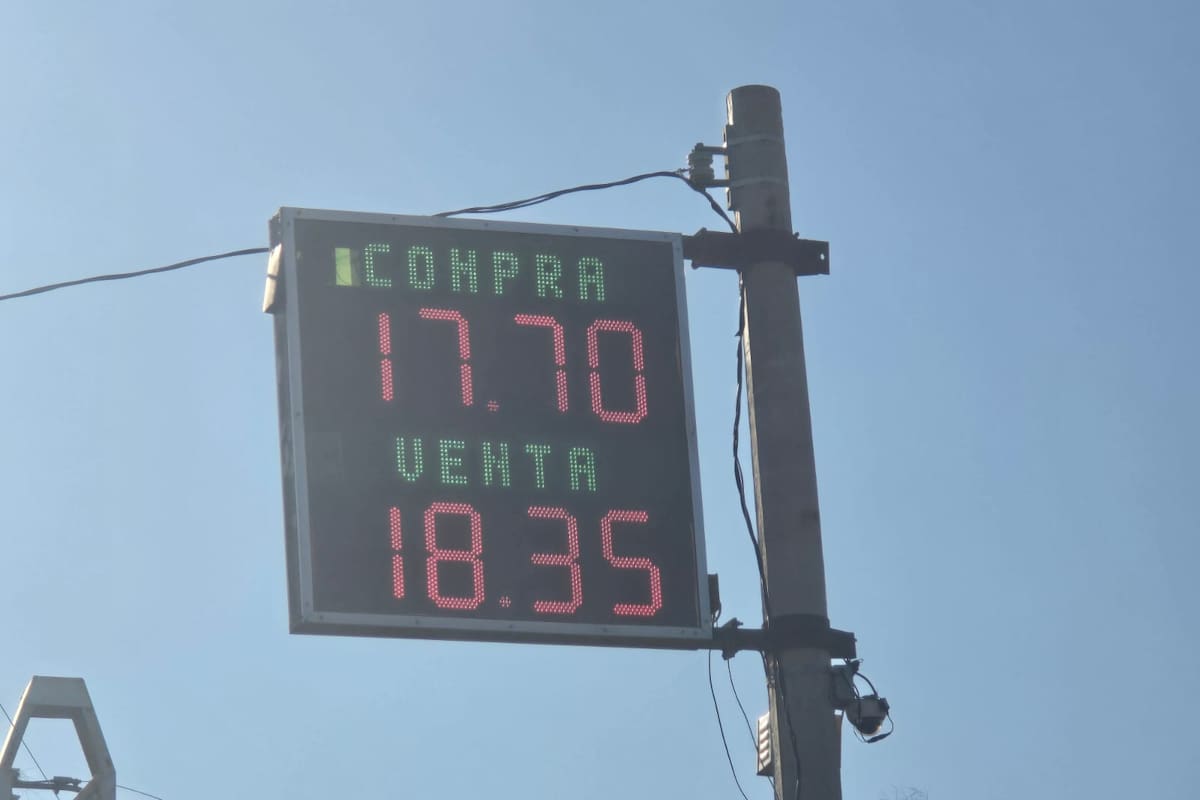 Dólar se mantiene en 18.30 pesos a la venta en casas de cambio locales