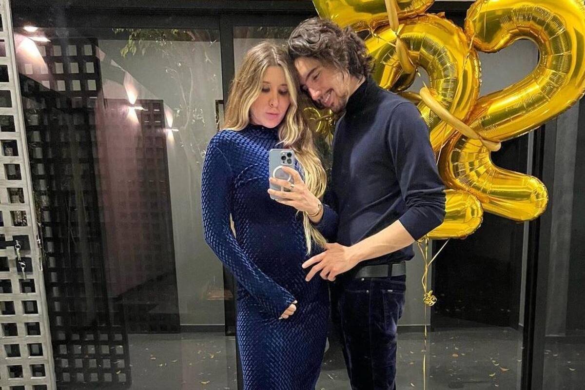 Esposa de Alejandro Fernández Jr. presume 7 meses de embarazo en traje de baño