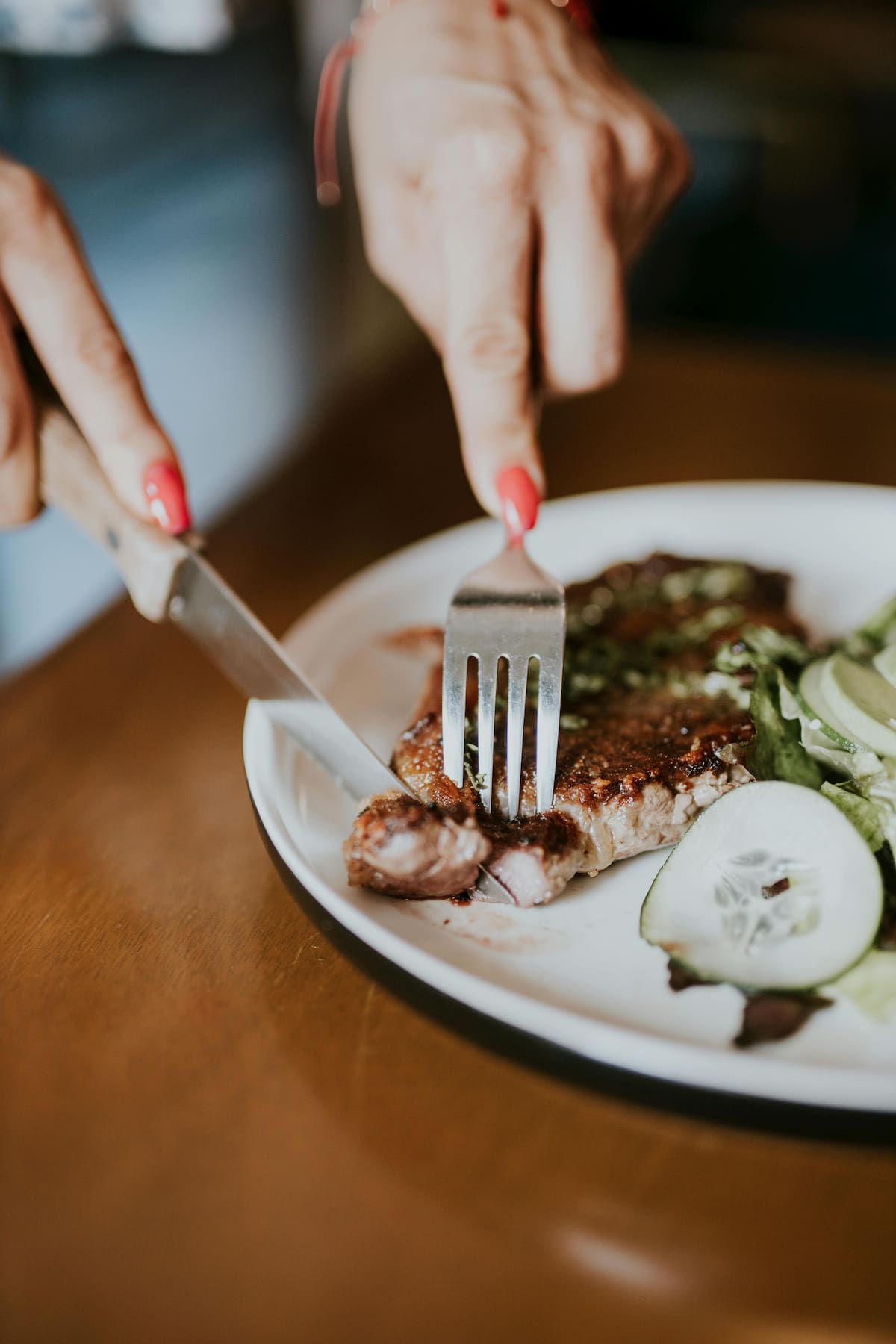 Uno de los problemas más comunes es que la carne quede seca o dura