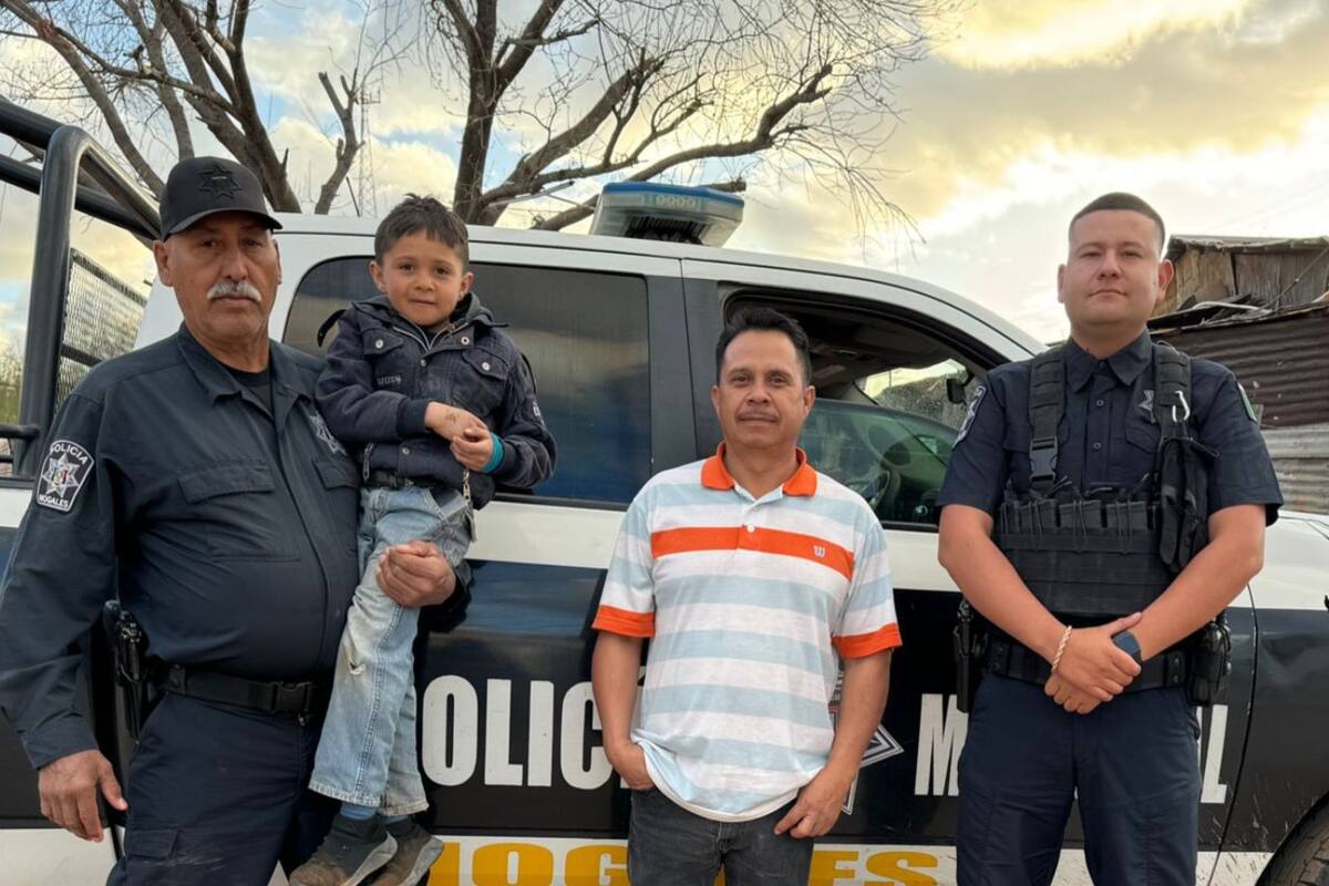 Rescatan policías municipales a niño perdido en Nogales