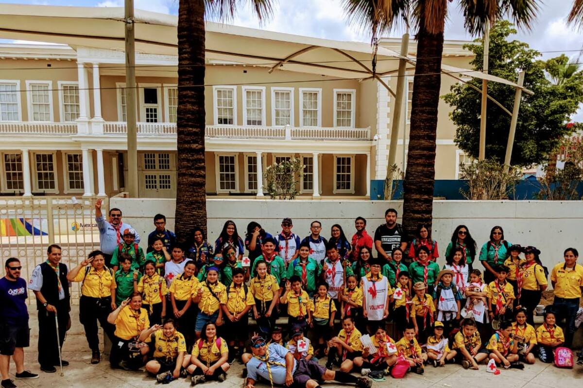 Niños Scouts apoyan colecta de la Cruz Roja